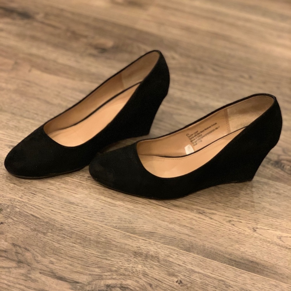 Black suede wedged 1 1/2-2 inch heels!!